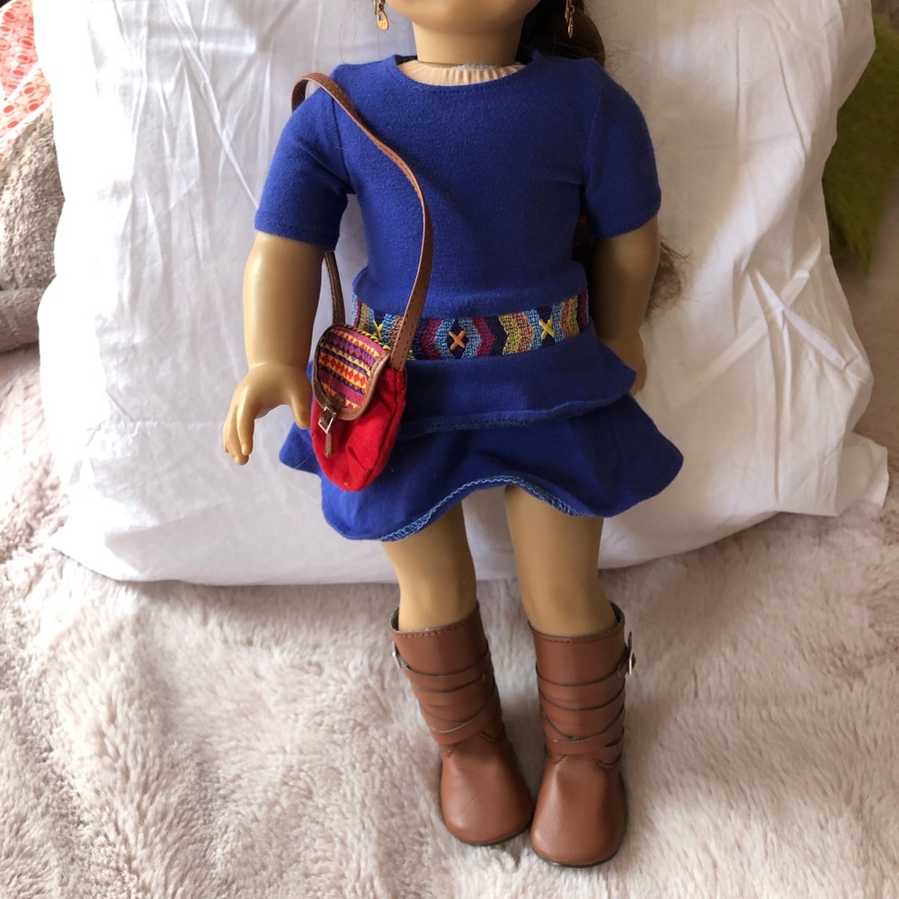 American Girl Doll Saige with original outfit - Picture 2 of 3